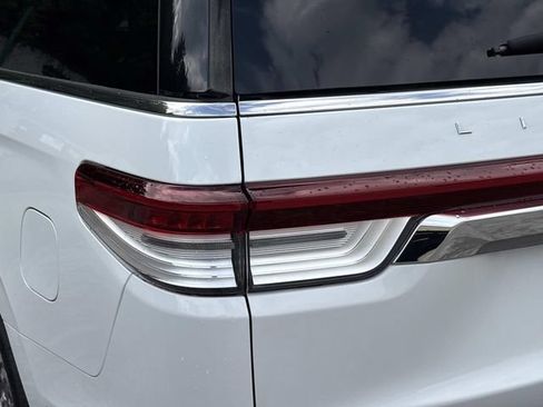 Certified 2022 Lincoln Navigator L Reserve AWD/4WD image 11