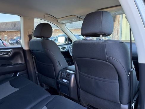 Used 2017 Nissan Pathfinder SV image 17