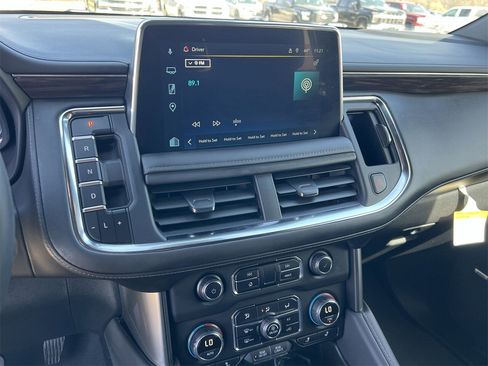 Used 2024 Chevrolet Suburban Z71 w/ Luxury Package image 15