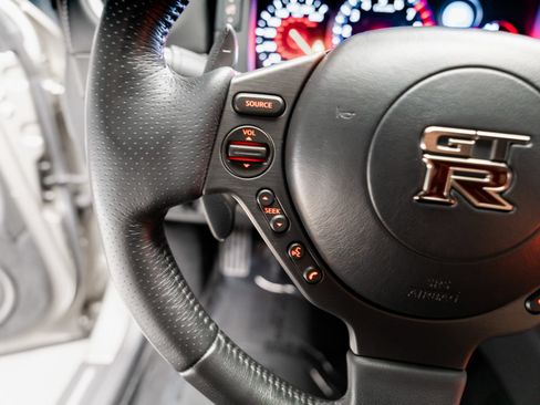 Used 2016 Nissan GT-R Premium AWD/4WD image 44