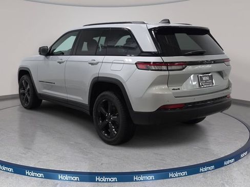 Used 2024 Jeep Grand Cherokee Altitude AWD/4WD image 8