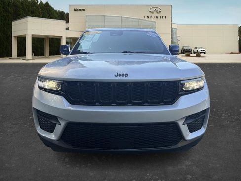 Used 2024 Jeep Grand Cherokee Altitude AWD/4WD image 2