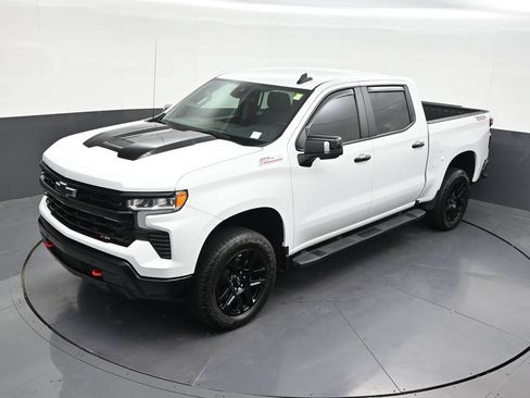 Used 2025 Chevrolet Silverado 1500 LT Trail Boss w/ LT Trail Boss Premium Package AWD/4WD image 15