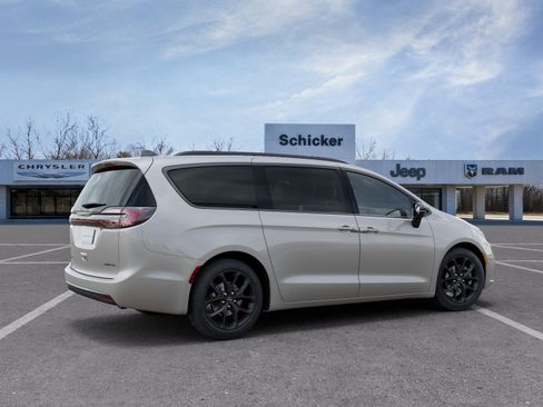 New 2026 Chrysler Pacifica Limited w/ S Appearance Package FWD image 34