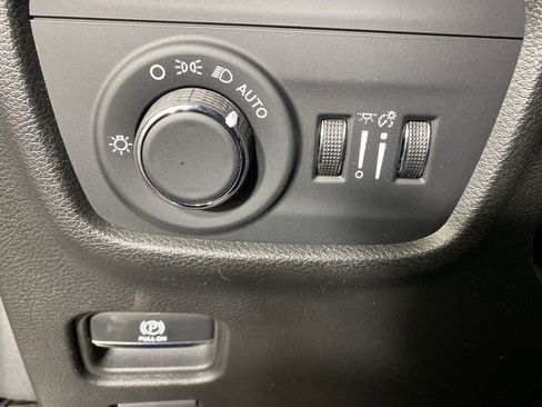 Used 2023 Jeep Grand Cherokee Altitude image 13