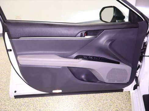 Used 2018 Toyota Camry LE FWD image 31