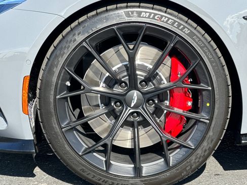 Used 2026 Aston Martin V8 Vantage Coupe RWD image 4