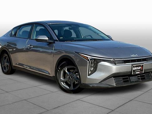 Certified 2025 Kia K4 LXS FWD image 3