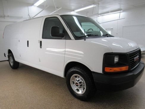 Used 2014 GMC Savana 3500 Extended RWD image 4