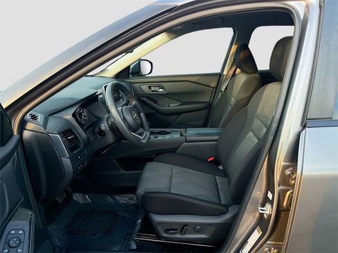 Used 2024 Nissan Rogue SV image 19