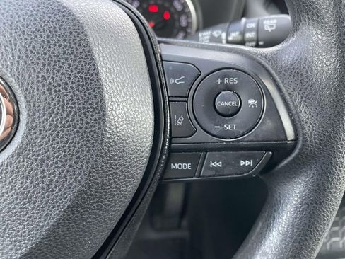 Used 2020 Toyota RAV4 XLE image 32