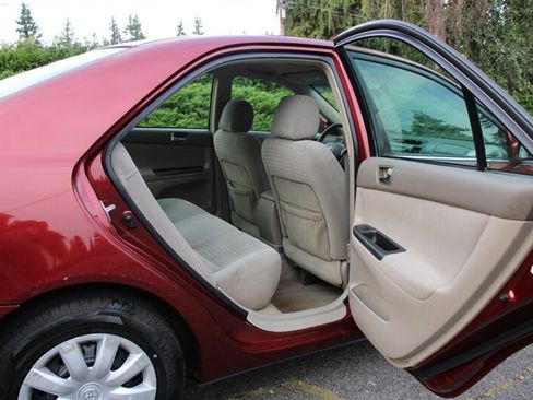 Used 2005 Toyota Camry LE image 6