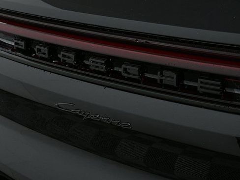 Certified 2025 Porsche Cayenne image 36