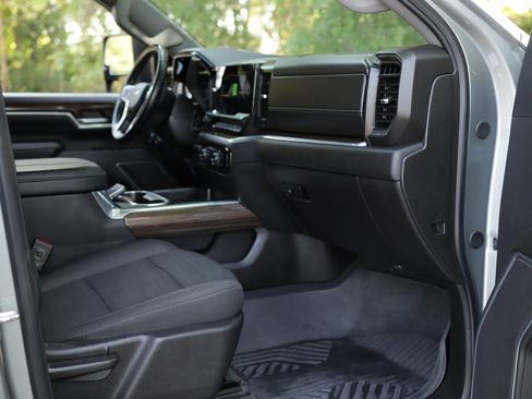 Used 2024 Chevrolet Silverado 2500 LT AWD/4WD image 30