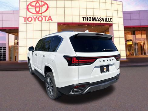 Used 2025 Lexus LX 600 4WD w/ Premium Package image 7