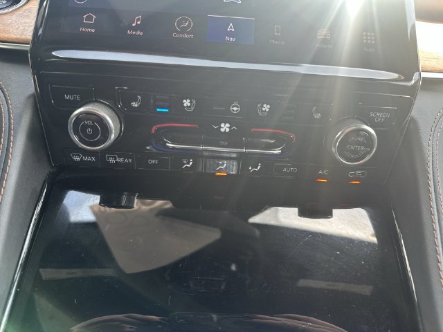 Used 2022 Jeep Grand Cherokee Summit AWD/4WD image 20