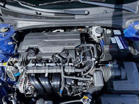 Certified 2024 Hyundai Elantra SE image 28