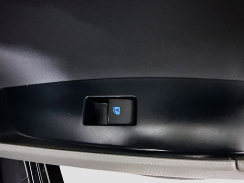 Used 2020 Toyota Camry LE image 30