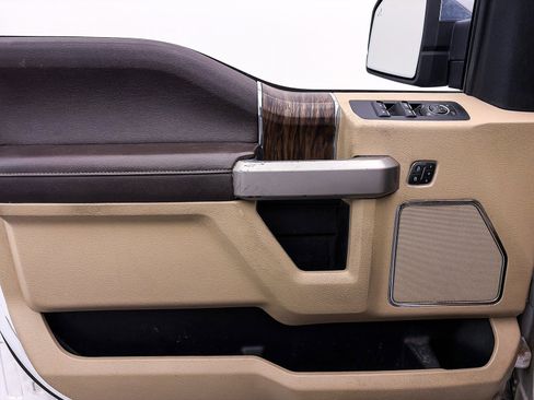 Used 2020 Ford F150 Lariat image 14