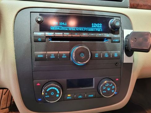 Used 2009 Buick Lucerne CX image 27