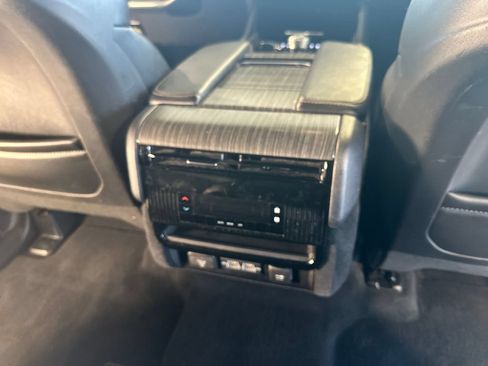 Used 2023 Jeep Wagoneer L Series II AWD/4WD image 22