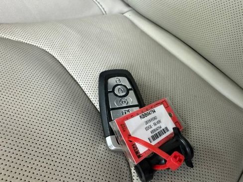 Used 2019 Ford Edge Titanium w/ Equipment Group 301A AWD/4WD image 29