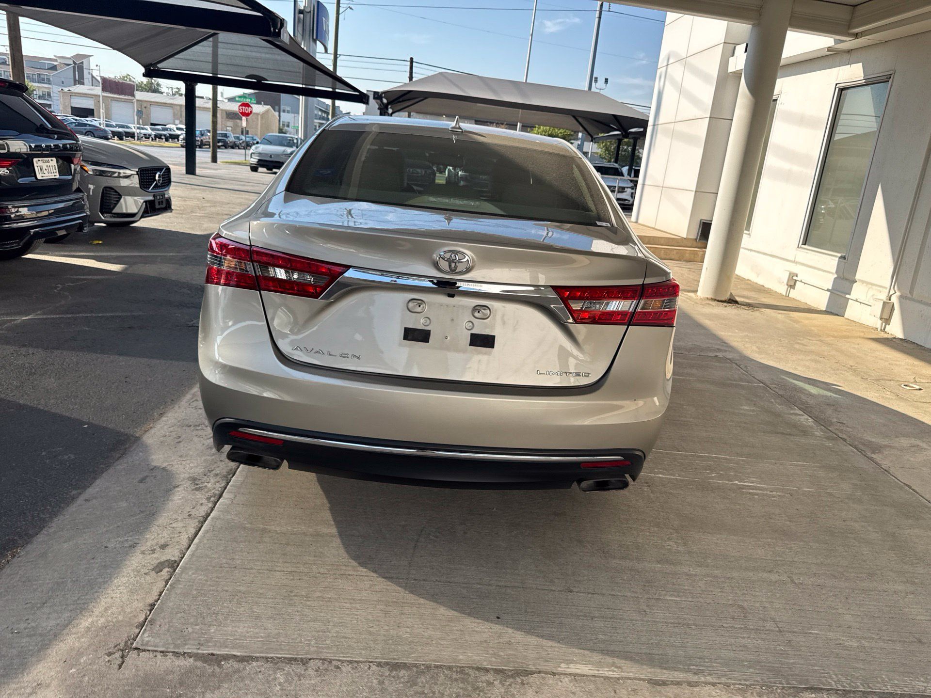 Used 2017 Toyota Avalon Limited FWD image 6