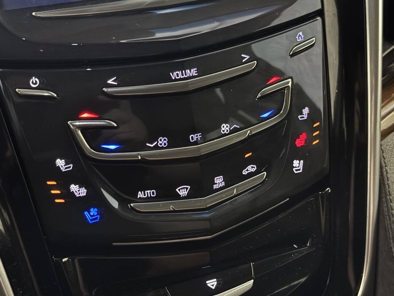 Used 2019 Cadillac Escalade Premium Luxury AWD/4WD image 48
