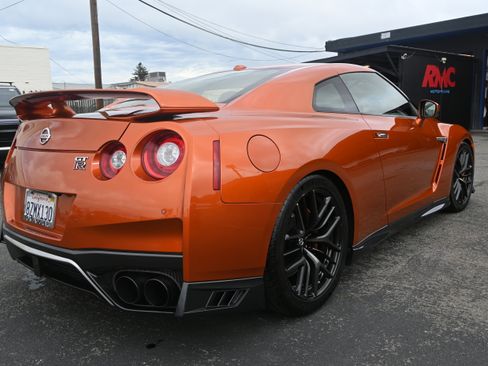Used 2017 Nissan GT-R Premium AWD/4WD image 14