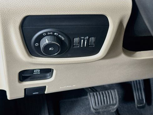 Used 2023 Jeep Grand Cherokee L Limited w/ Luxury Tech Group II AWD/4WD image 17