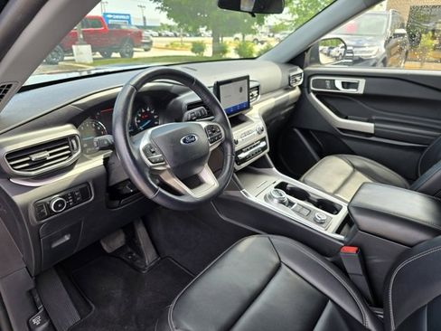 Used 2023 Ford Explorer XLT w/ Equipment Group 202A image 11