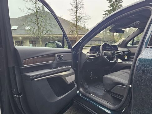 New 2026 Cadillac Vistiq Luxury image 22