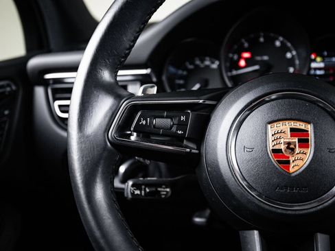 Certified 2023 Porsche Macan AWD/4WD image 17