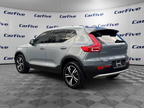 Used 2023 Volvo XC40 B5 Core w/ Convenience Package image 3