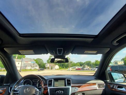 Used 2015 Mercedes-Benz GL 450 4MATIC image 41