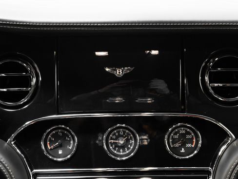 Used 2012 Bentley Mulsanne w/ Premiere Specification Pkg image 33