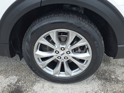 Used 2023 Ford Explorer XLT w/ Equipment Group 202A image 13