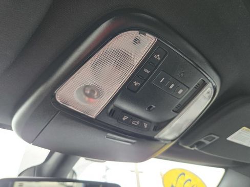 Used 2022 Dodge Durango R/T w/ Blacktop Package AWD/4WD image 18