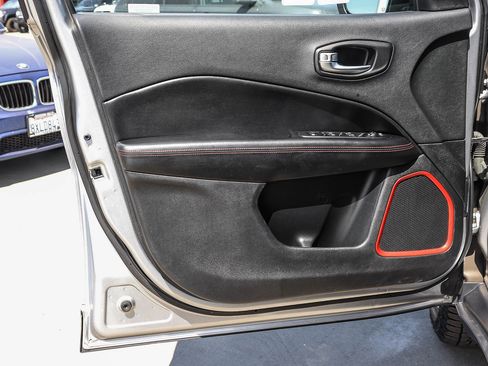 Used 2019 Jeep Compass Trailhawk AWD/4WD image 25