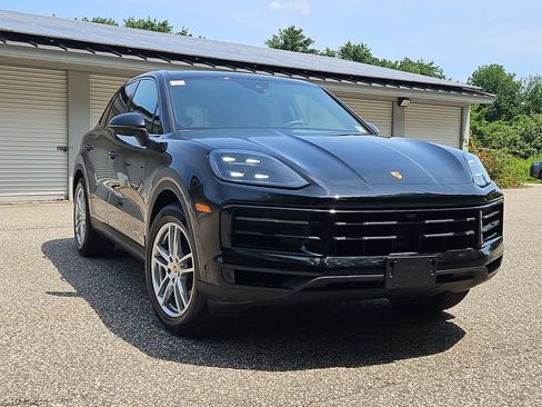 Certified 2024 Porsche Cayenne AWD/4WD image 9