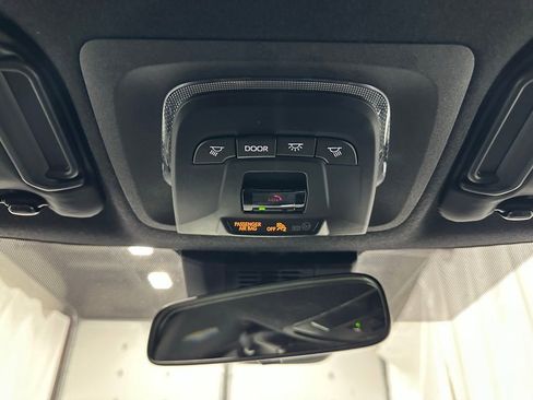 Used 2025 Toyota Corolla SE image 39