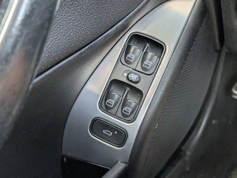 Used 2005 Mercedes-Benz C 230 Sedan image 18