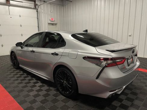 Used 2022 Toyota Camry SE image 2