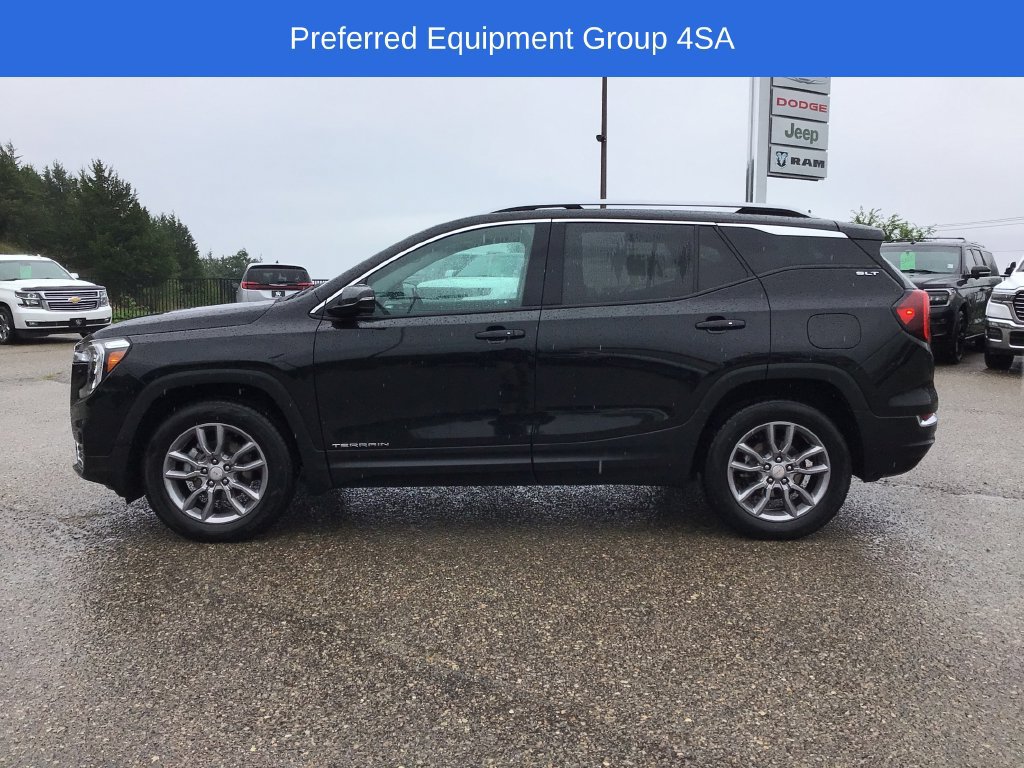 Used 2024 GMC Terrain SLT AWD/4WD image 3