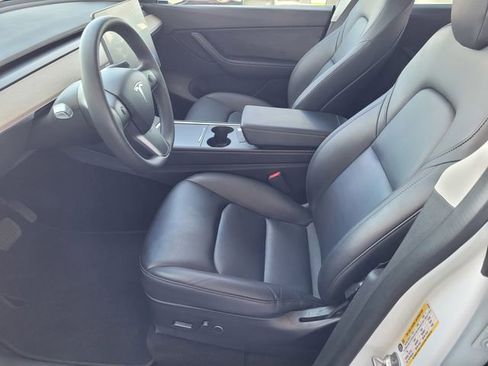 Used 2022 Tesla Model Y Long Range image 15