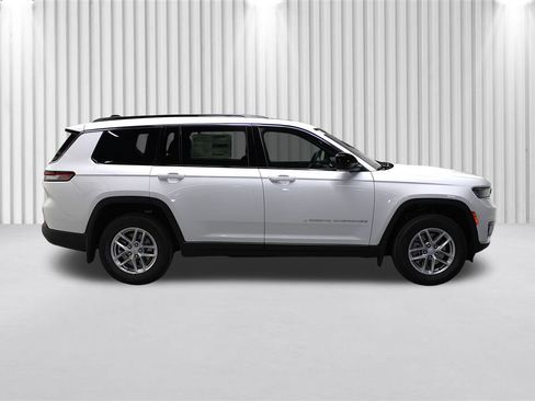 New 2026 Jeep Grand Cherokee L Laredo AWD/4WD image 2