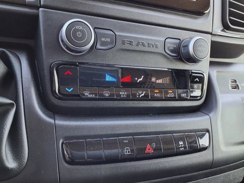Used 2025 RAM ProMaster 2500 FWD image 8