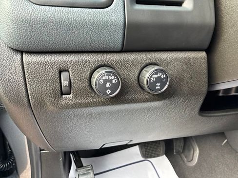 Used 2022 Chevrolet Colorado Z71 AWD/4WD image 8