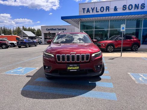 Used 2019 Jeep Cherokee Latitude Plus w/ Comfort/Convenience Group AWD/4WD image 2