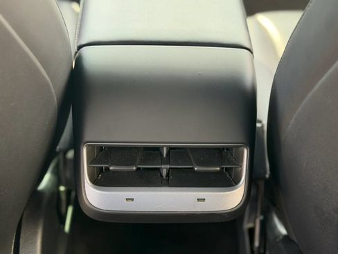 Used 2023 Tesla Model Y Long Range AWD/4WD image 31